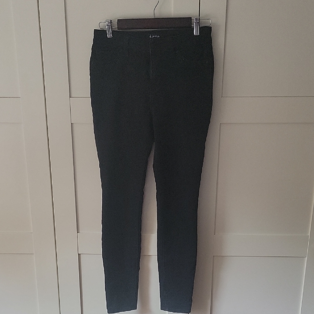 ❄️3/$30 d. jeans Charcoal Skinny Jeans